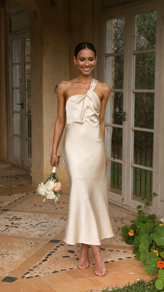 Robe de soirée rouge satin