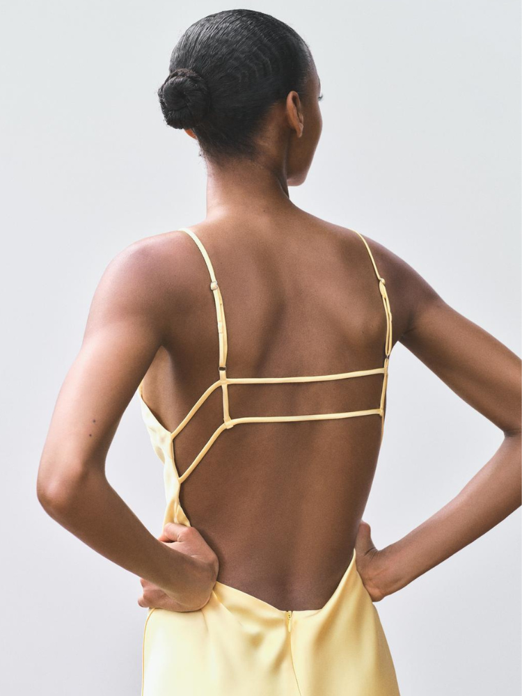 Robe jaune longue satin zoom