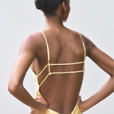 Robe jaune longue satin zoom