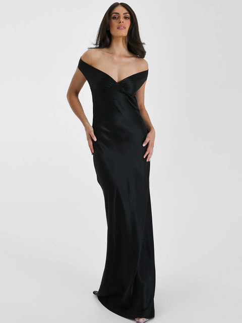 Robe noire satinée dos nu