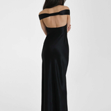 Robe noire satinée dos nu dos