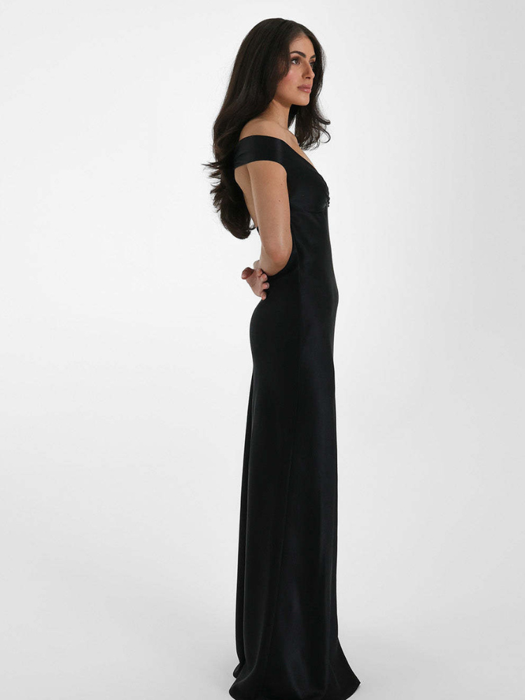 Robe noire satinée dos nu longue