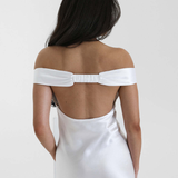 Robe blanche satinée dos nu zoom