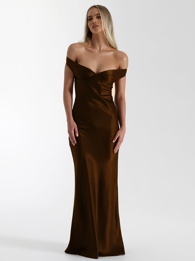 Robe brun satinée dos nu