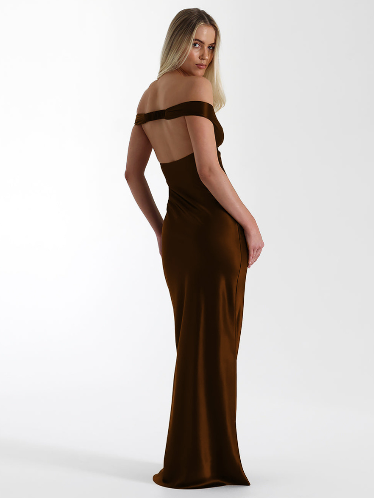 Robe brun satinée dos nu dos