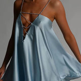 Robe courte satinée bleu ciel