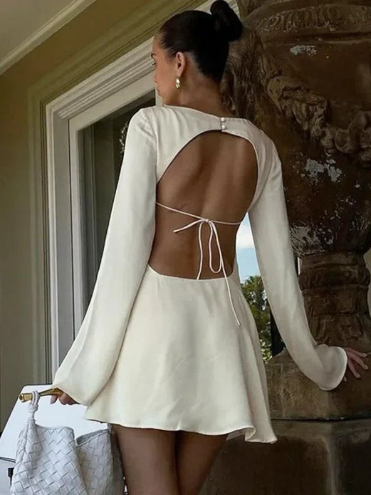 Robe de soirée courte en satin dos