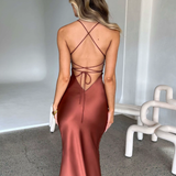 Robe longue satinée à bretelles dos