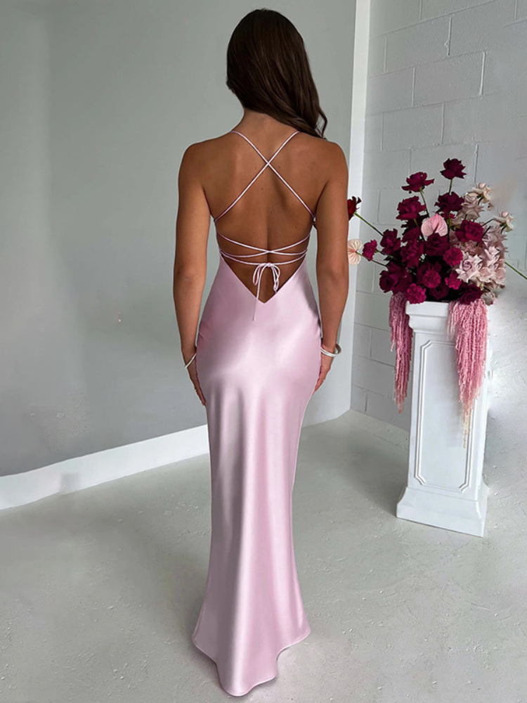 Robe longue satinée à bretelles rose dos