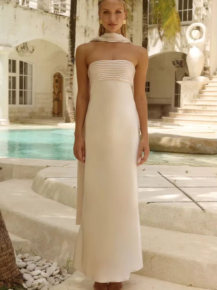 Robe satin dos nu couleur beige