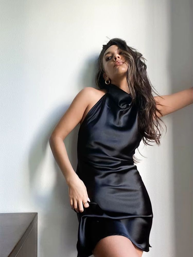 Robe verte satinée | noire