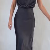 Robe en satin rose | noir video